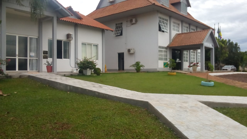 SMEC RECEBE CALÇADA DE ACESSO